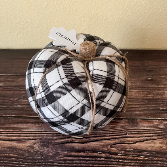 Puffy Fabric Black and White Plaid Pumpkin with wooden leaf THANKFUL tag - Picture 4 of 5